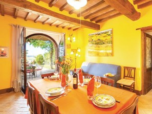 Dining - Apartment 'La Casa Di Bice' with Shared Pool, Wi-Fi and Air Conditioning (Asciano)