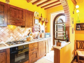 Fridge, oven, stovetop, dishwasher - Apartment 'La Casa Di Bice' with Shared Pool, Wi-Fi and Air Conditioning (Asciano)