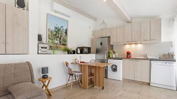 Refrigerador, microondas, horno, placa de cocina