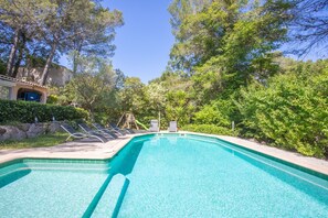 Pool - Studio Apartment 'Les Cyclamens - Les Oliviers' with Shared Pool, Wi-Fi and Air Conditioning (Saint-Raphaël)