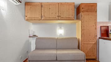 Fernseher, Tischtennisplatte