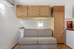 Televisor i taula de tennis de taula