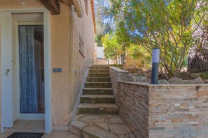 تفاصيل الفندق من الخارج