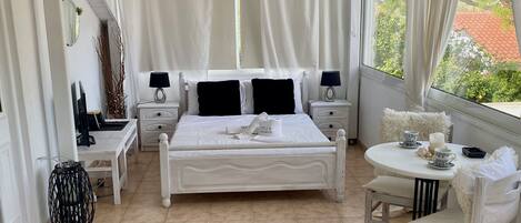 2 habitaciones, escritorio, tabla de planchar con plancha y wifi gratis