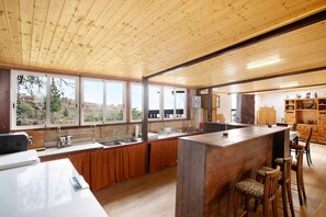 Frigorifero, microonde, piano cottura, macchina per tè/caffè