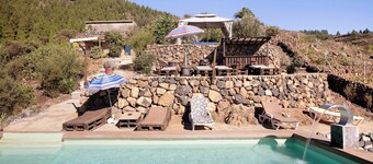 Vacation Home "Salón Y Casa Para Eventos" with Sea View, Shared Pool & Wi-Fi