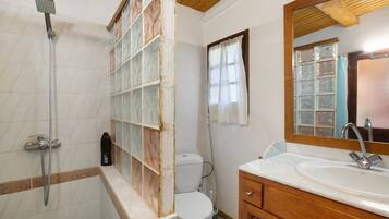 Ducha, secador de pelo, toallas