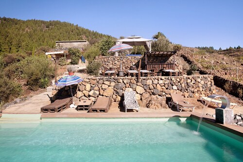 Vacation Home "El Cazador 2" with Sea View, Shared Pool & Wi-Fi