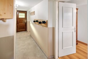 Interior - Apartment 'Casa Canton' with Mountain View, Shared Garden and Wi-Fi (Livigno)