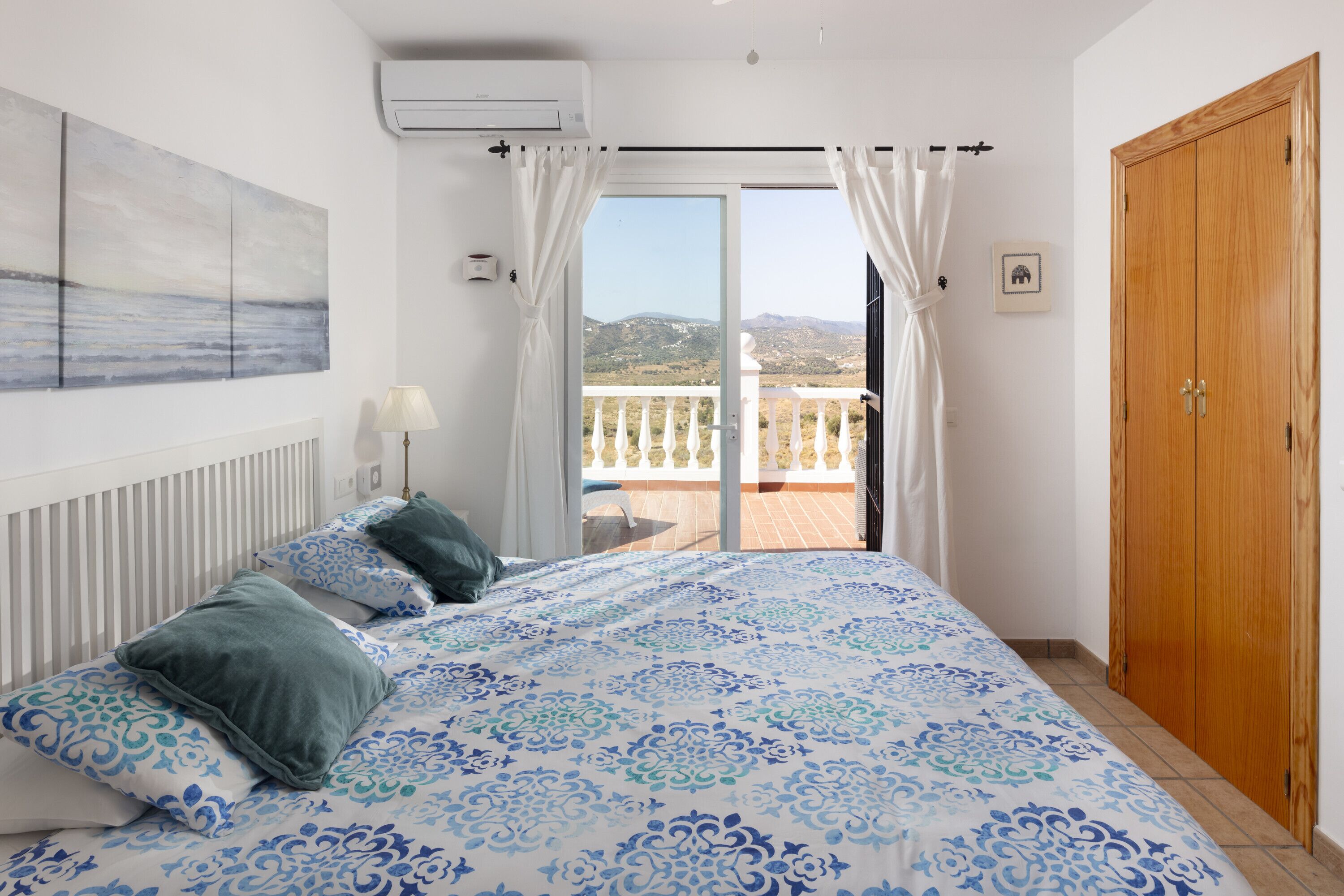 3 dormitorios, tabla de planchar con plancha, wifi gratis y ropa de cama