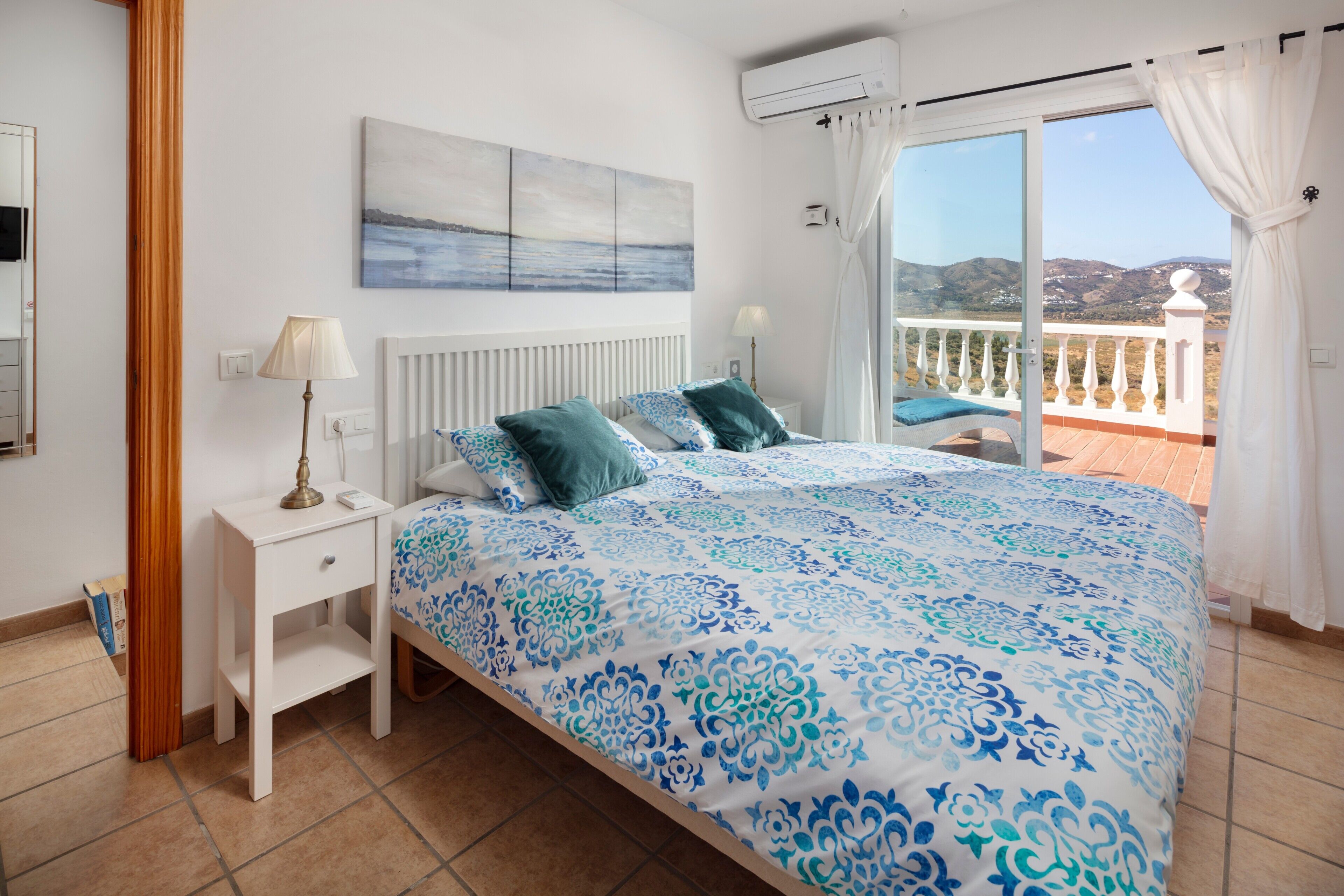 3 slaapkamers, een strijkplank/strijkijzer, gratis wifi, beddengoed