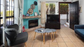 Televisie en een open haard