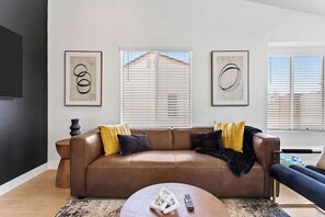 TV, offices - Lavish 4BR Vegas Pool House w/ Heated Pool + Spa (North Las Vegas)