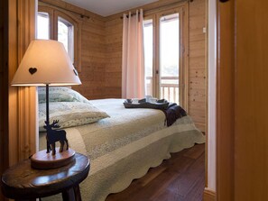 3 bedrooms, free WiFi, bed sheets