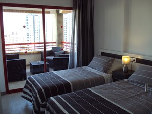 1 soverom, safe på rommet, strykejern/-brett og reiseseng for barn