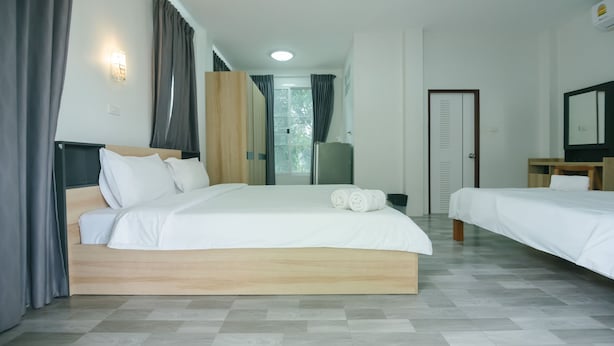 A hotel room with a large bed, a smaller bed, a desk, and a wardrobe. - Reuan Chom Dao Resort (Chom Bueng)