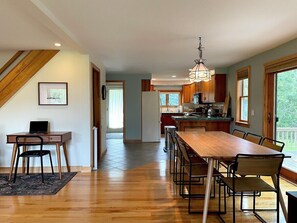 Dining - Beautiful Family Home Central to Mad River Valley (Waitsfield)