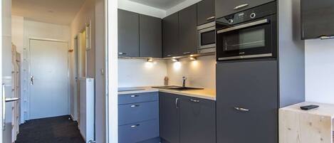 Micro-ondes, four, plaque de cuisson, lave-vaisselle