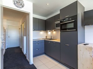 Mikrowelle, Ofen, Herdplatte, Geschirrspüler