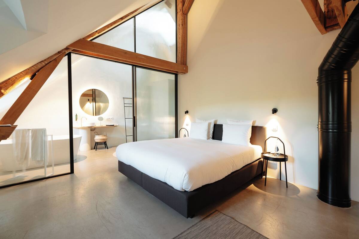 Deluxe Room | Premium bedding, pillowtop beds, soundproofing, free WiFi