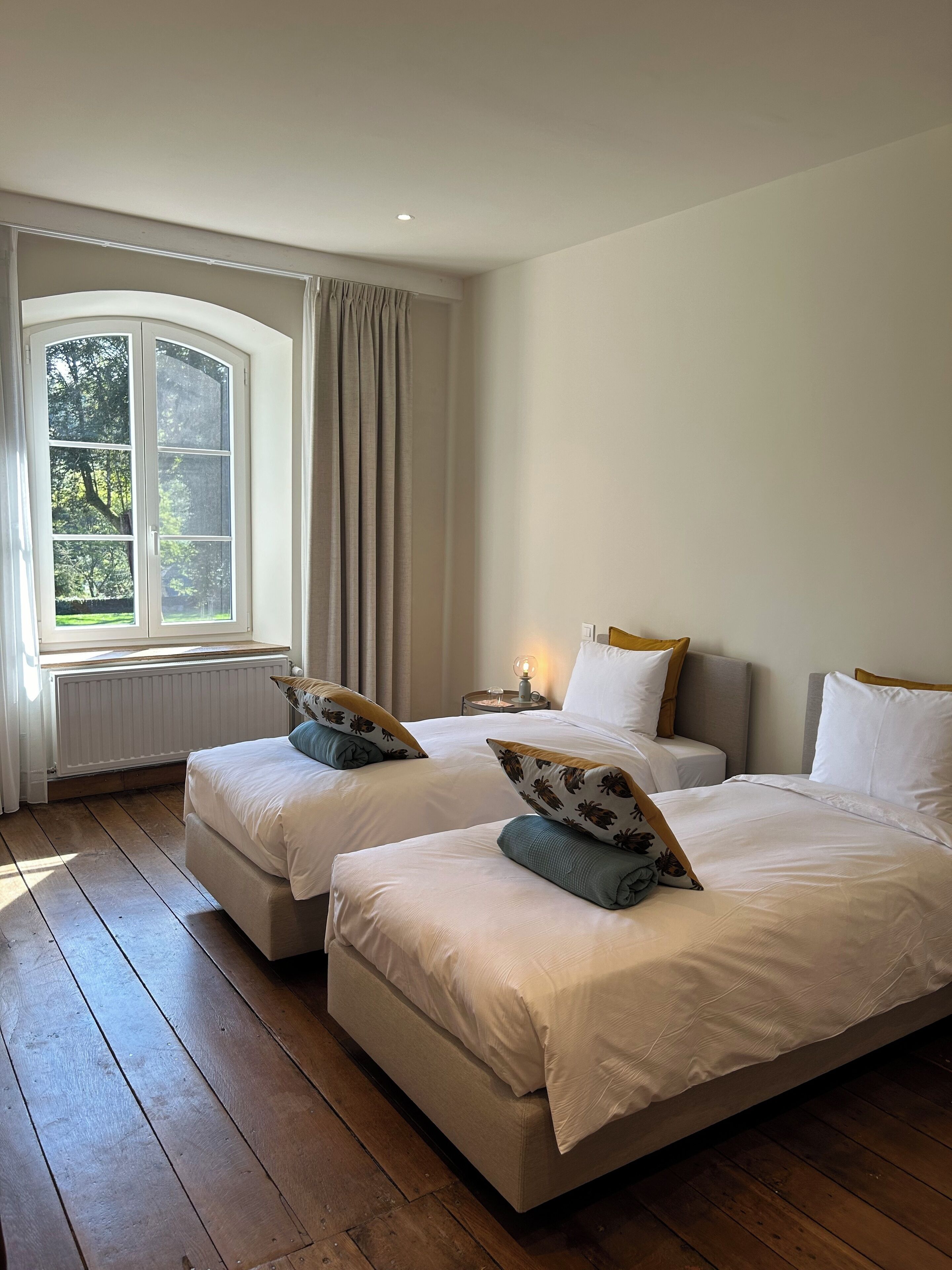 Literie de qualité supérieure, surmatelas, chambres insonorisées