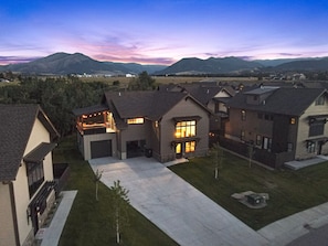 Exterior - Private hot tub, large home, close to downtown (Red Lodge)