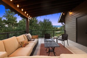 Property grounds - Private hot tub, large home, close to downtown (Red Lodge)