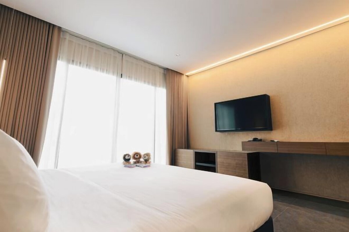 In-room safe, blackout drapes, iron/ironing board, WiFi (free)