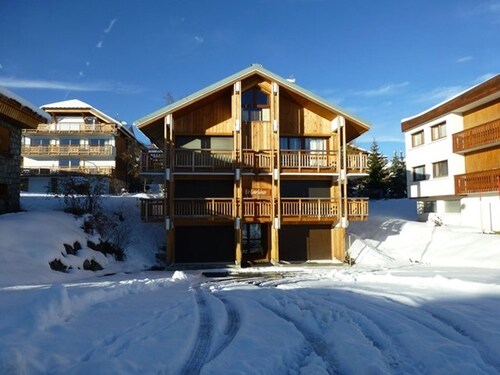 Cozy Studio for 4 in Alpe d'Huez Center – Near Slopes & Amenities, South-Facing Terrace