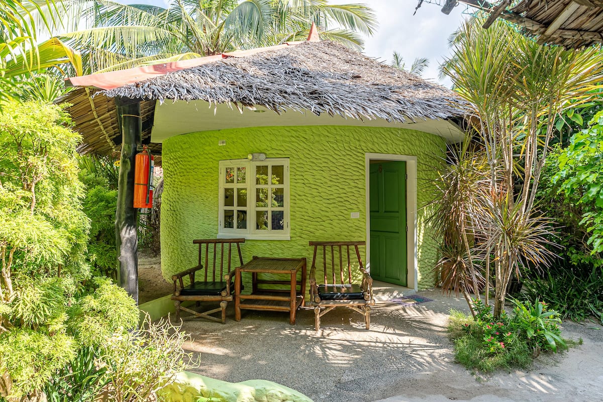 Cabin dành cho gia đình | Bàn, bộ trải giường