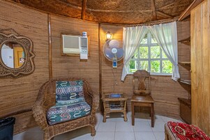 Standard Cabin | Living area