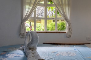 Standard Cabin | Desk, bed sheets - Victory Seaside Home (Santa Fe)