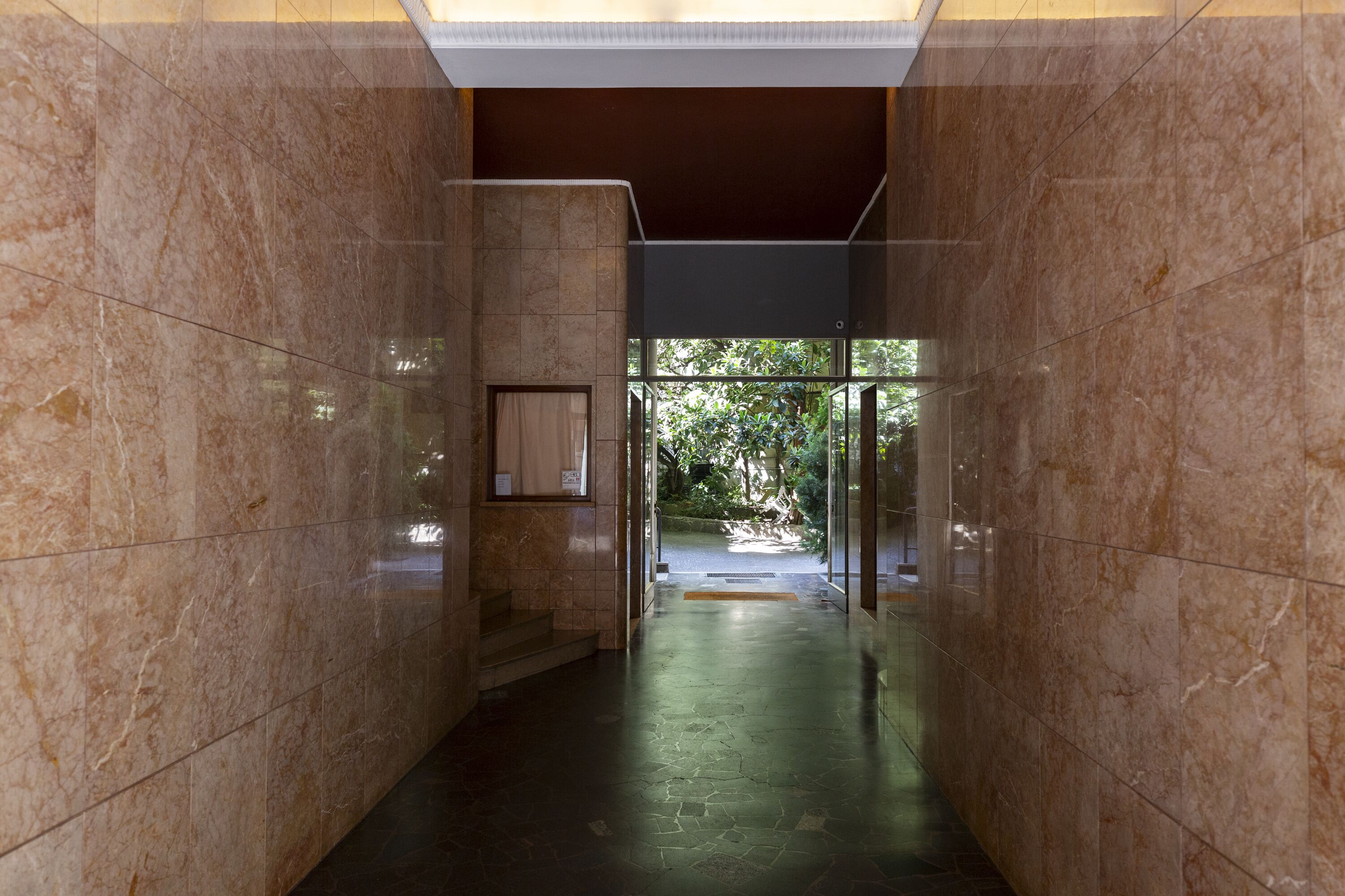 Pintu masuk properti