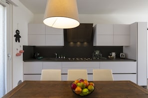 Appartement Panoramique | Cuisine privée | Réfrigérateur, micro-ondes, four, plaque de cuisson