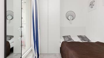 Apartment, 1 Bedroom, Balcony | 1 bedroom, bed sheets