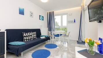 Apartment, 1 Bedroom, Balcony | Living area