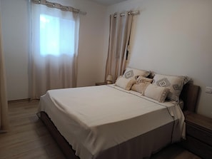 2 Schlafzimmer, Zimmersafe, kostenloses WLAN, Bettwäsche