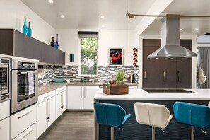 冰箱、微波炉、烤箱、炉灶