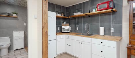 Refrigerador, microondas, horno, placa de cocina