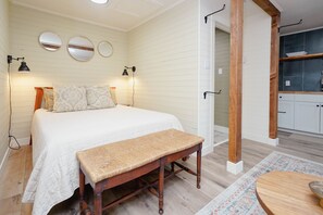 1 bedroom, travel cot, WiFi, bed sheets