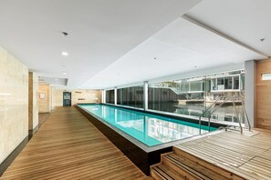 Pool - Beautiful harbour view apartment by Zodiak Stays (Auckland)