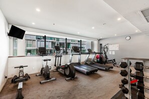 Fitness facility - Beautiful harbour view apartment by Zodiak Stays (Auckland)