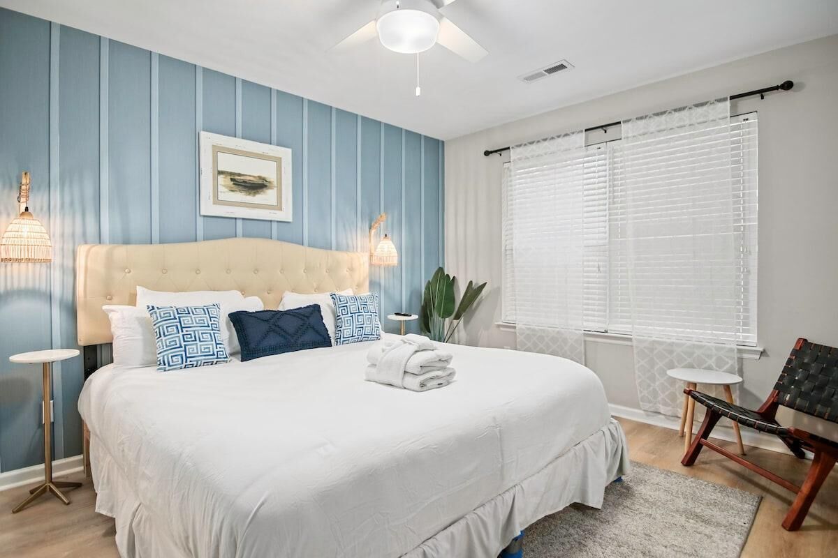 3 habitaciones, tabla de planchar con plancha, internet y ropa de cama 