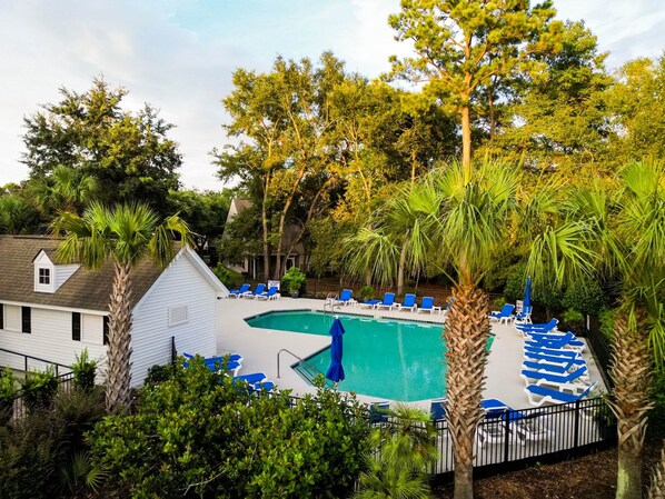 Pool - Boho SoCo- 8 mins to Credit One, 20 mins to DTWN (Charleston)