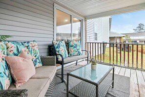 Terrace/patio - Boho SoCo- 8 mins to Credit One, 20 mins to DTWN (Charleston)