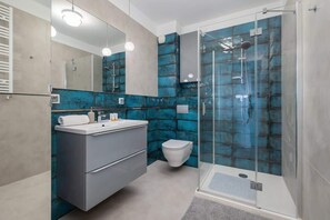 Shower, hair dryer, shampoo