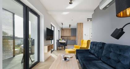 Comfortable Apartment 80 m from the Beach | Balcony and Parking