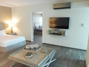 2 bedrooms, desk, iron/ironing board, WiFi