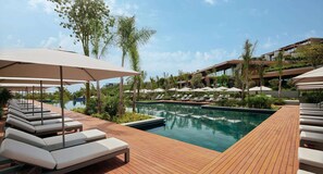 Piscine couverte, piscine extérieure (ouverte en saison)