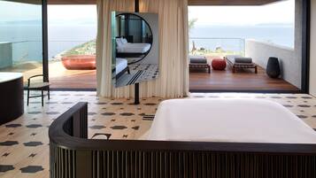 Premium bedding, in-room safe, iron/ironing board